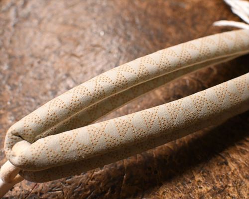 鱗柄印伝花緒