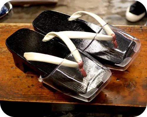 黒捌き芳町に白革無地花緒