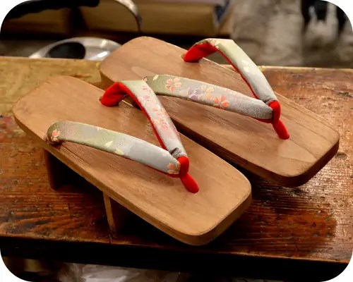 日和下駄に花柄花緒
