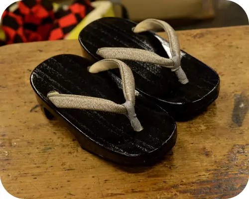 黒捌きおベタに銀無地花緒