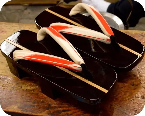 胡麻竹ライン張り・溜色芳町に矢絣柄内玉花緒