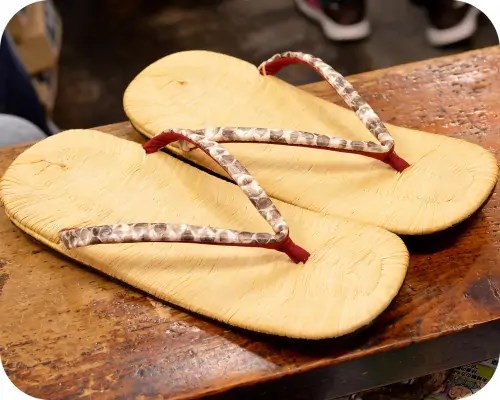 幅狭・後一南部表雪駄に赤裏ニシキヘビ革花緒