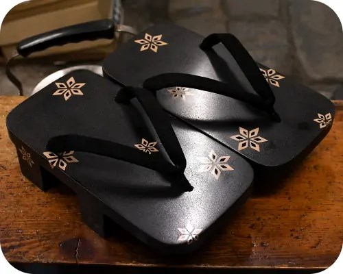 紋紗塗り大角に黒無地タピール丸花緒