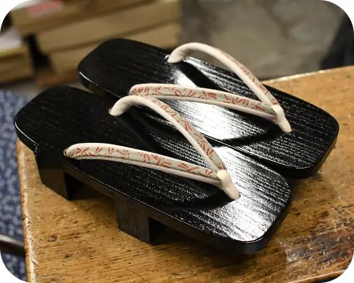 黒捌き芳町に蜻蛉柄印伝福林花緒