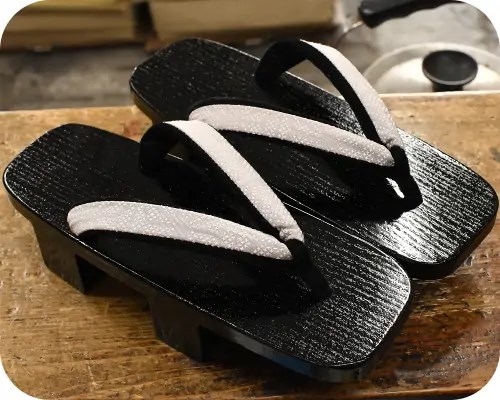 黒捌き芳町に麻の葉柄シルク印伝花緒