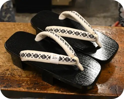 黒捌き芳町に博多織福林花緒