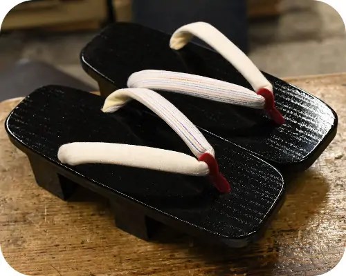 黒捌き芳町に遠州綿紬水引花緒