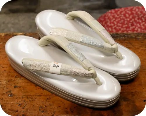 3分3枚本革草履に名物裂福林花緒