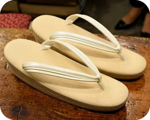 からむし草履にエナメル花緒