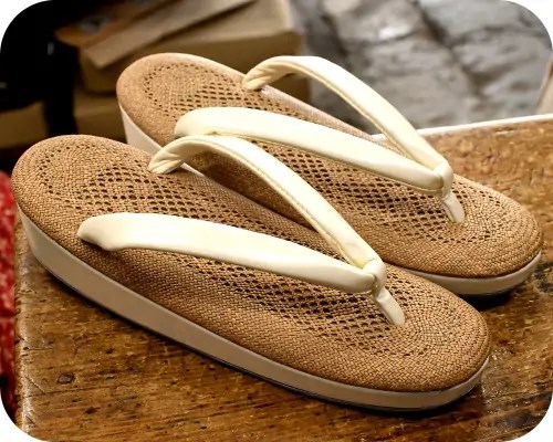 柄入り本パナマ草履にエナメル花緒