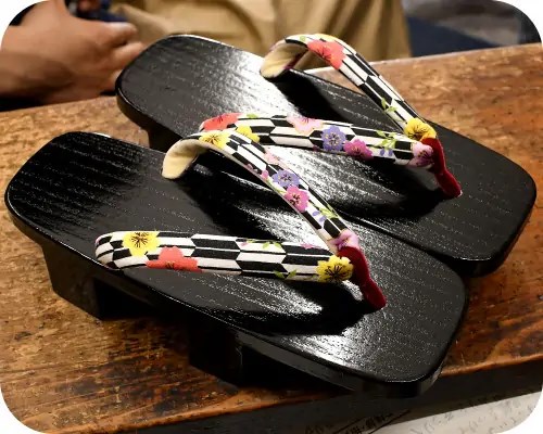 捌き芳町に矢絣柄花緒