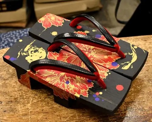 持ち込み台にヘビ革二石花緒