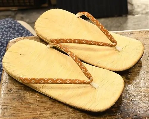 南部表雪駄に武田菱柄印伝花緒