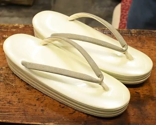 3分3枚本革草履に爪唐草柄印伝花緒
