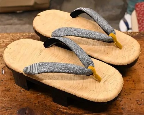 横黒表付き相日光に仕立て花緒