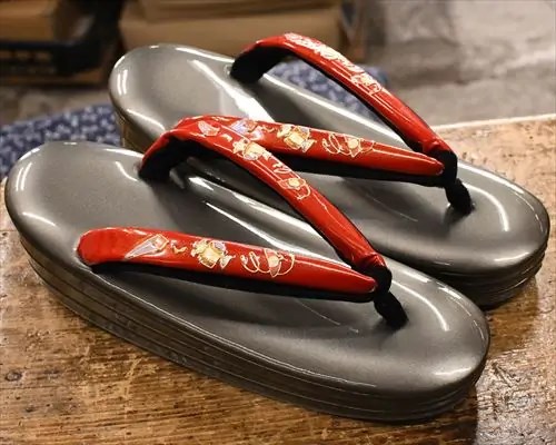 ５分３枚本革草履に螺鈿入り夫婦花緒