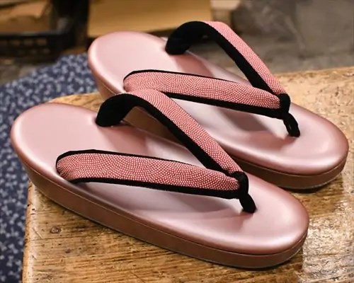 艶消し草履に鮫小紋柄福林花緒