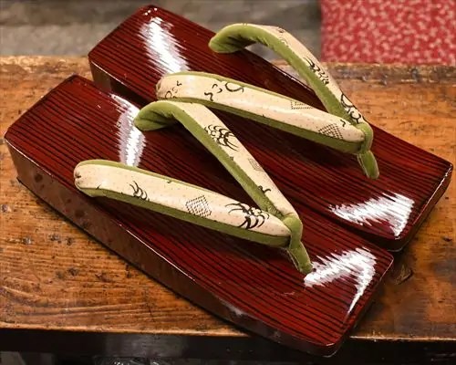 糸春三味舟形に隈取柄福林花緒