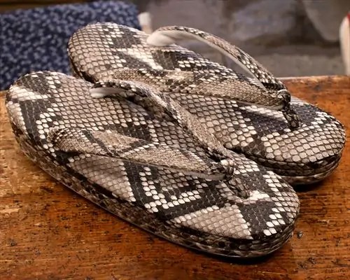 ニシキヘビ革丸草履