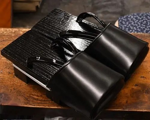 捌き真角にエナメル二石花緒