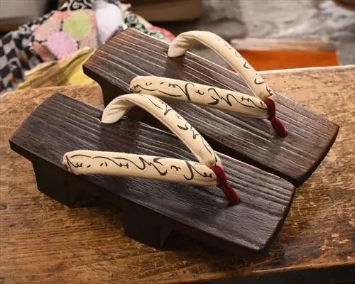 焼き相三味にいろは歌柄花緒