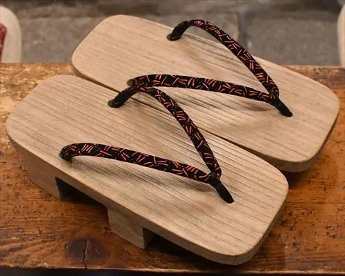 夏色合目柾大下方に蜻蛉柄印伝花緒