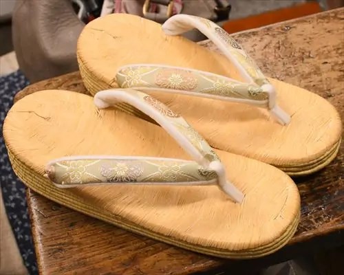 ３の７枚芯南部表草履に名物裂福林花緒