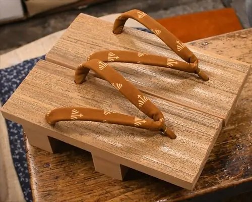 胡麻竹真角に菖蒲柄ふすべ印伝丸花緒