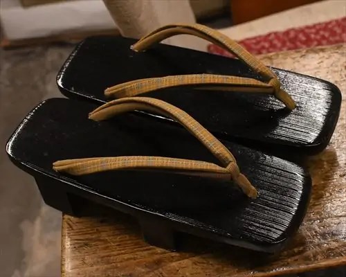刷毛目芳町に格子柄二石花緒