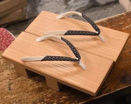 ツボ下がり真角に印伝江戸褄花緒