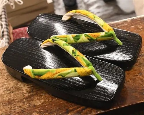 捌き大右近にトウモロコシ柄花緒