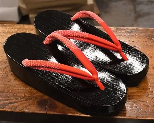 黒捌き舟形に二石花緒