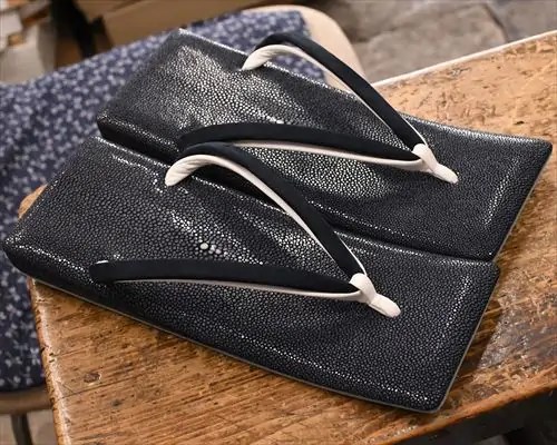エイ革真角草履にタピール二石花緒