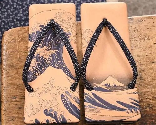 柄入り真角草履に青海波柄印伝花緒