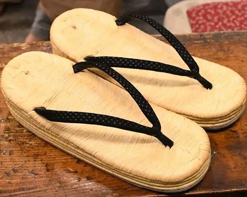 南部表草履に市松柄印伝花緒