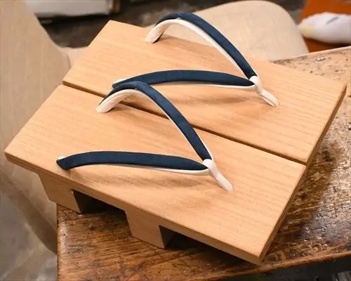 ツボ下がり真角にタピール二石花緒