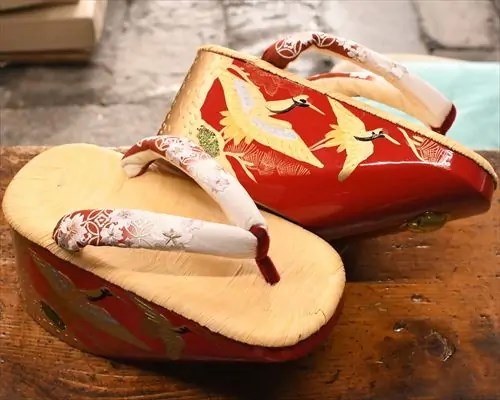 赤松鶴金蒔絵付きぽっくりに花柄刺繍花緒