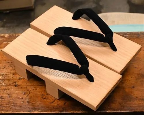 真角に黒無地花緒