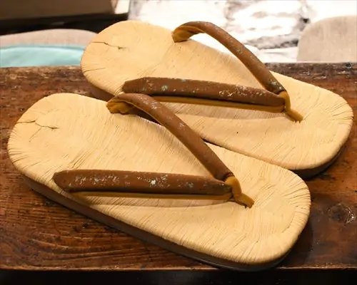 むき出しコルク草履に革夫婦花緒