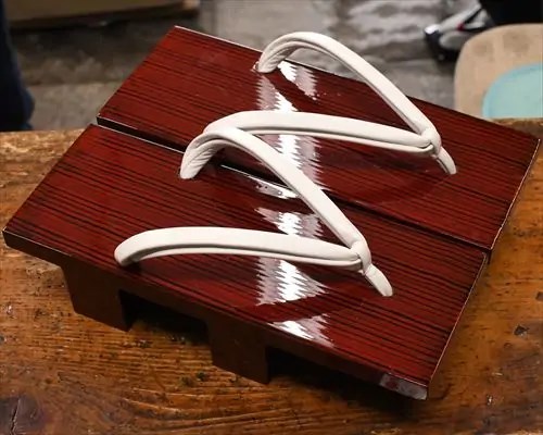 糸春真角に白革二石花緒