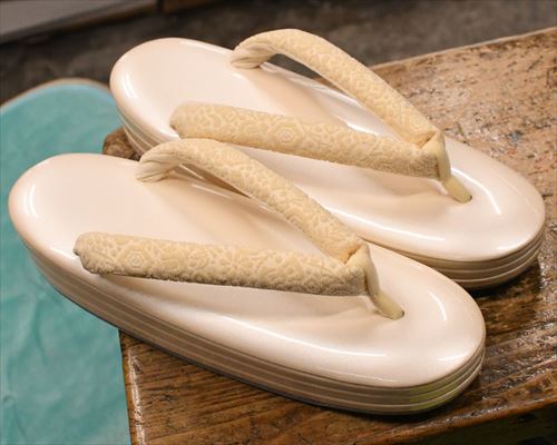 ３分３枚本革草履に宝尽くし柄罠ビロード花緒