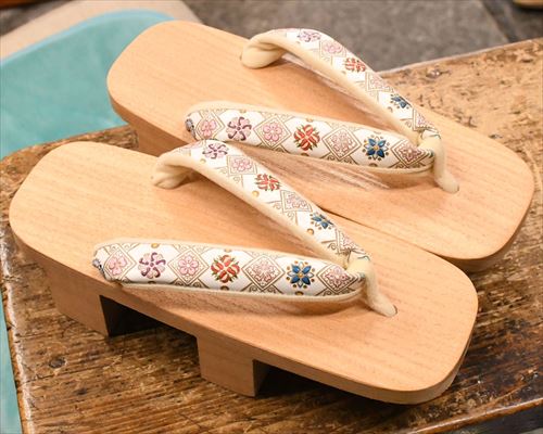 芳町に花菱柄文庫革福林花緒