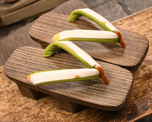焼き砥の粉芳町に福林花緒