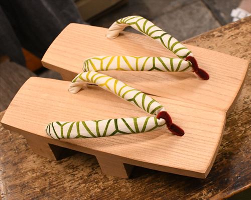 相三味に麻の葉柄花緒