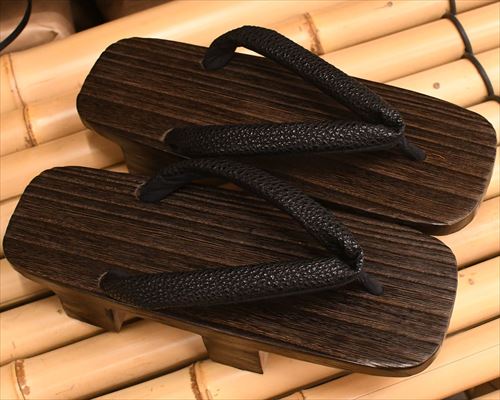 焼き芳町に黒桟革花緒