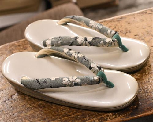 １の３枚芯本革草履にお仕立て花緒
