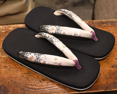 コーデュラ草履に刺繍花柄花緒