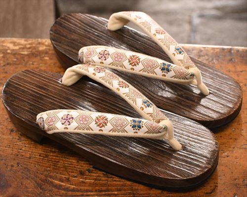 焼き相右近に花菱柄文庫革福林花緒