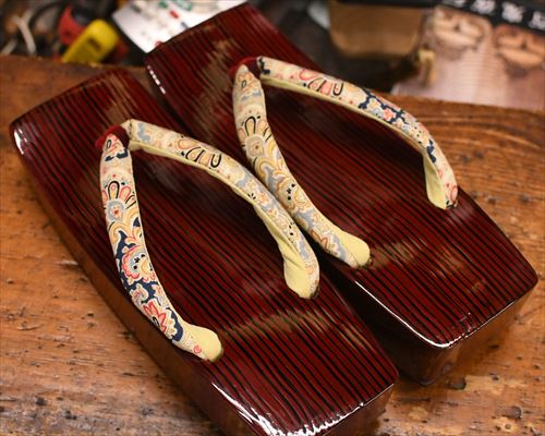 糸春三味舟形にお仕立て花緒