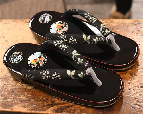 柄入り相右近に花柄花緒